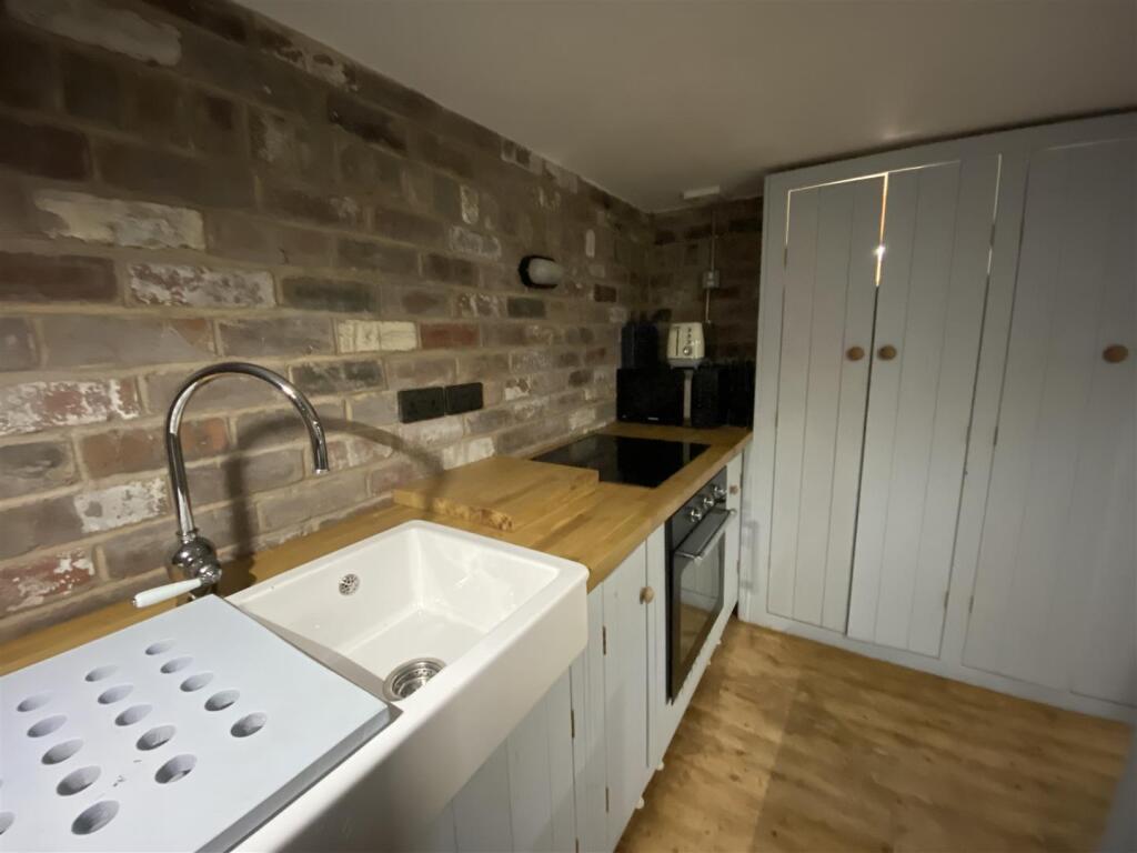 Bramleys Estate Agents - Squarefield - Scholes Moo