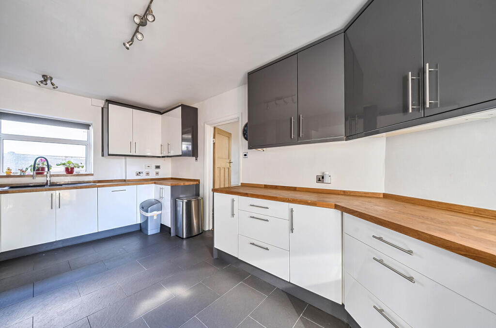 1360652-3-68dbbf1...