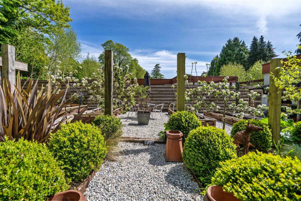 1 Chattock Gardens_8.jpg