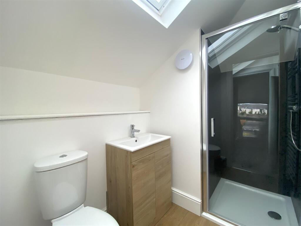 BATHROOM 4.jpeg
