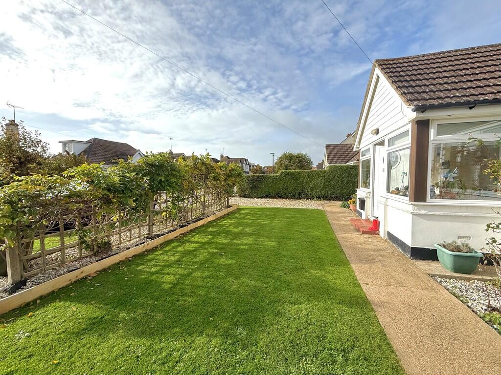 12 Knightscroft A...