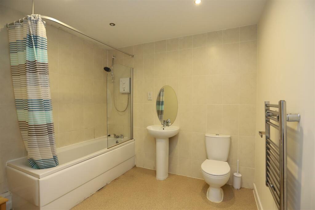 Bathroom.JPG