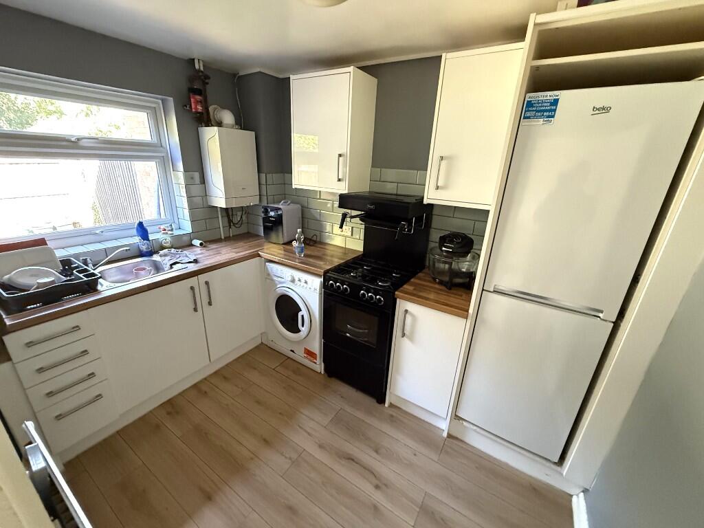 FITTED KITCHEN