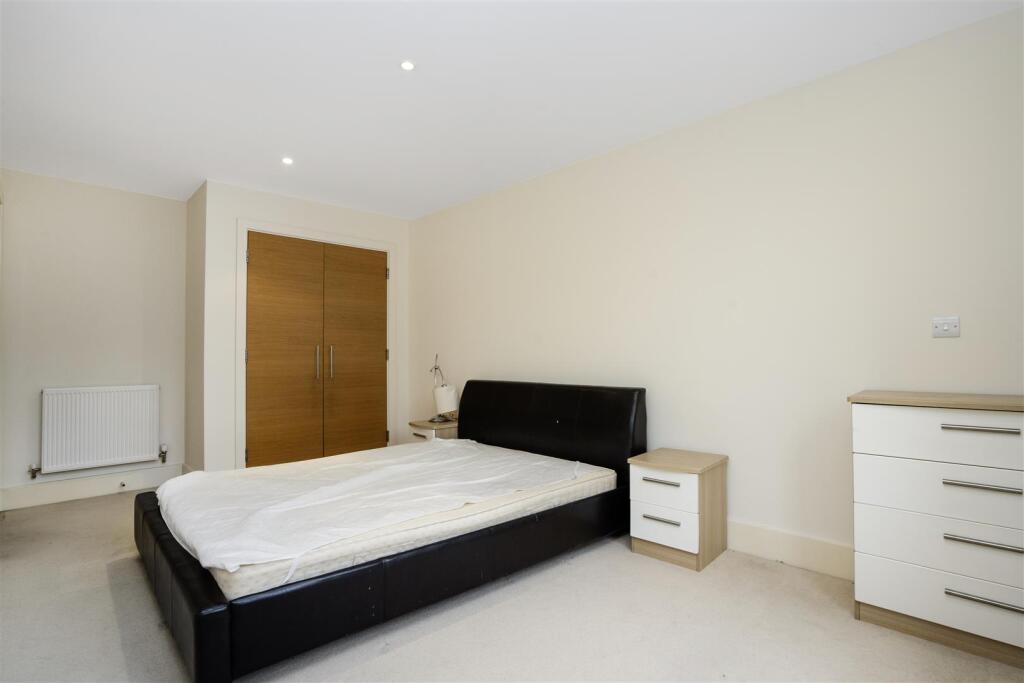 Davidson Frost-Wellings, DFW, Attlee Court, Bed.jp