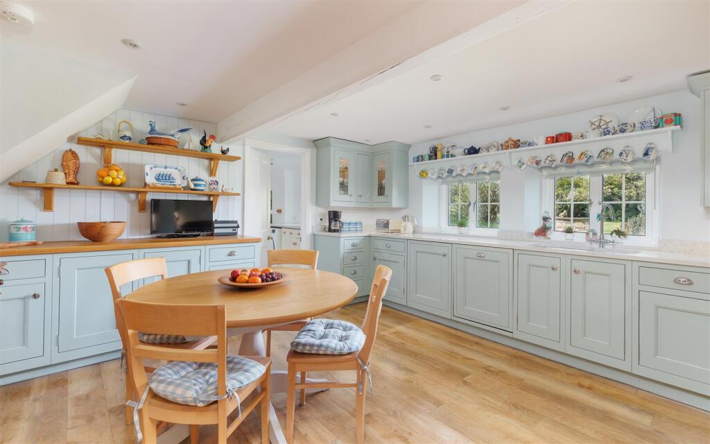 Kitchen/ Breakfast Room