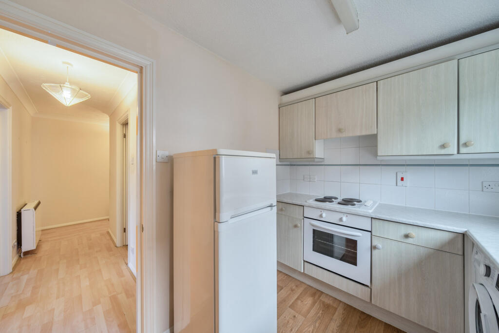 1376742-10-690b4a...