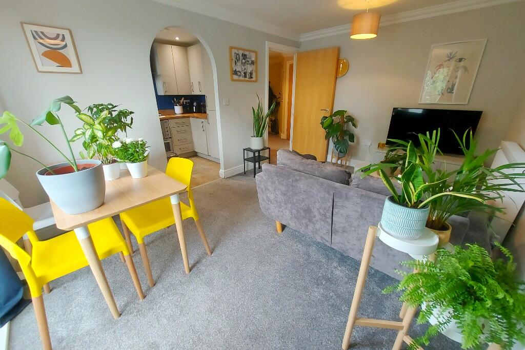 Sitting &amp; Dining (2)