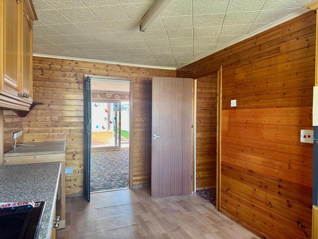 KITCHEN TO LOUNGE...