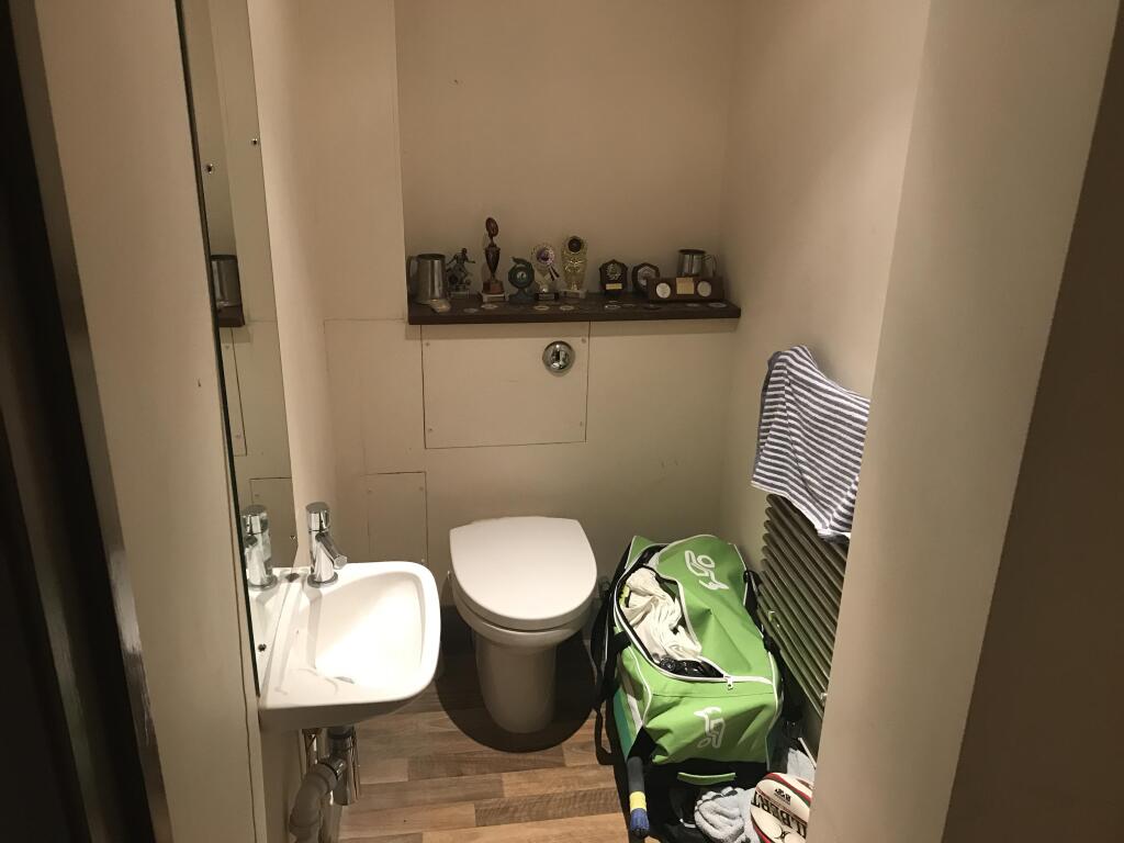 Cloakroom/wc