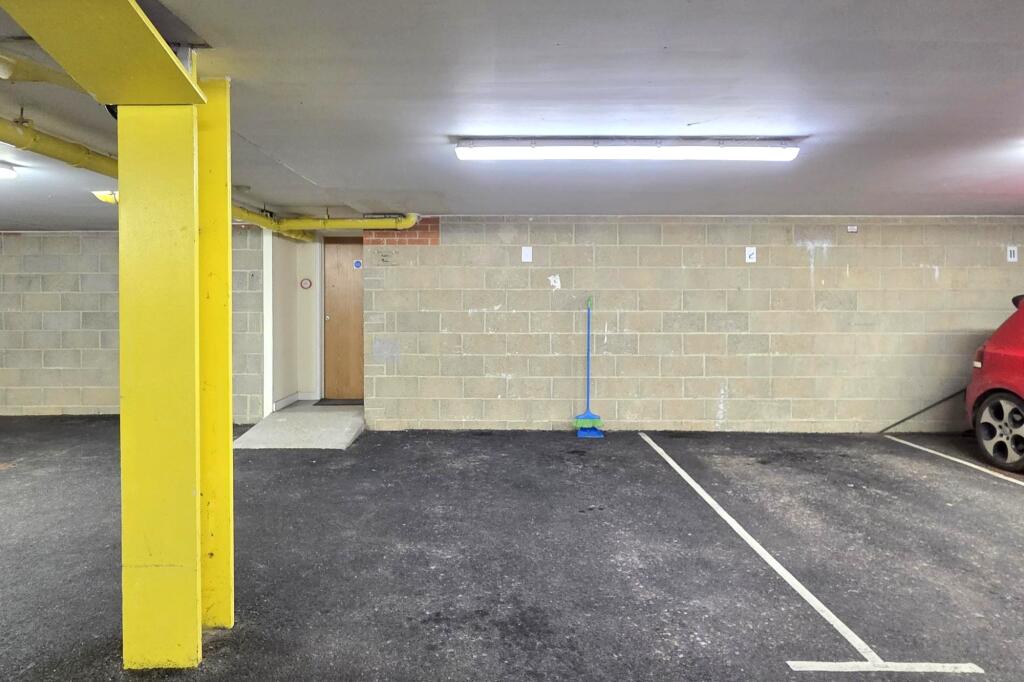 PARKING &amp; ENTRANCE