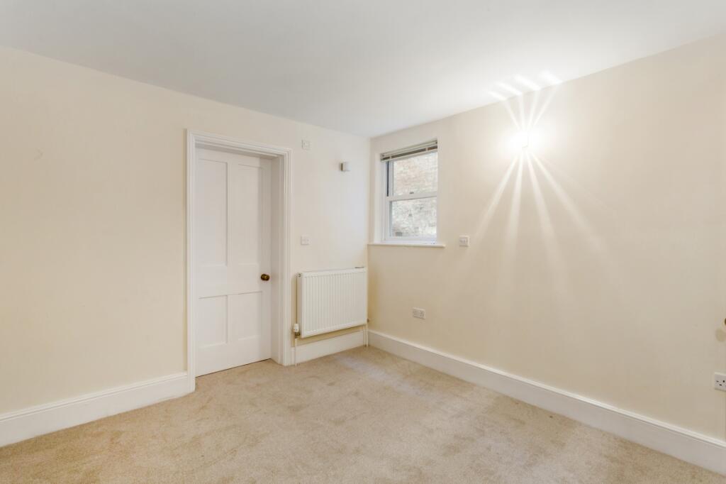 Basement Flat 6 f...