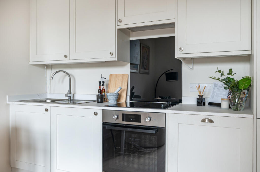 1329979-11-688254...