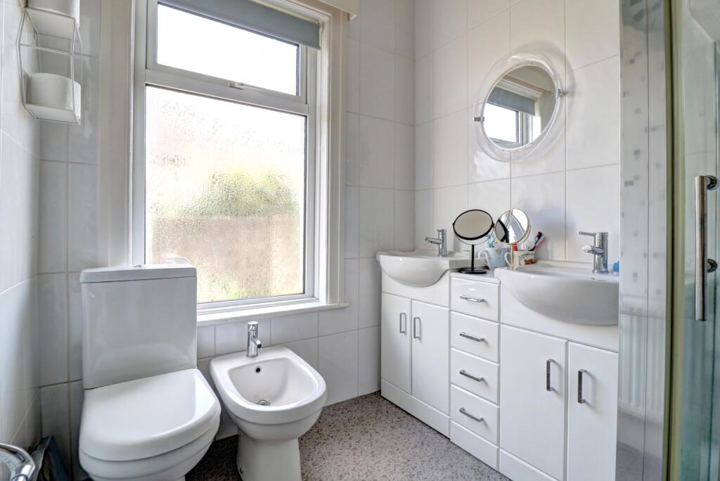 Bathroom 1.2