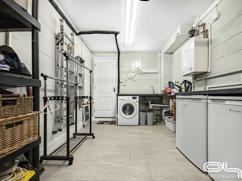 Lawns Drive (17).jpg