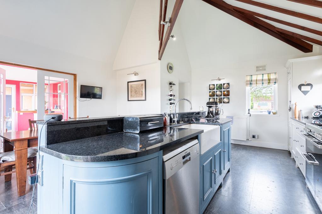 KITCHEN ISLAND