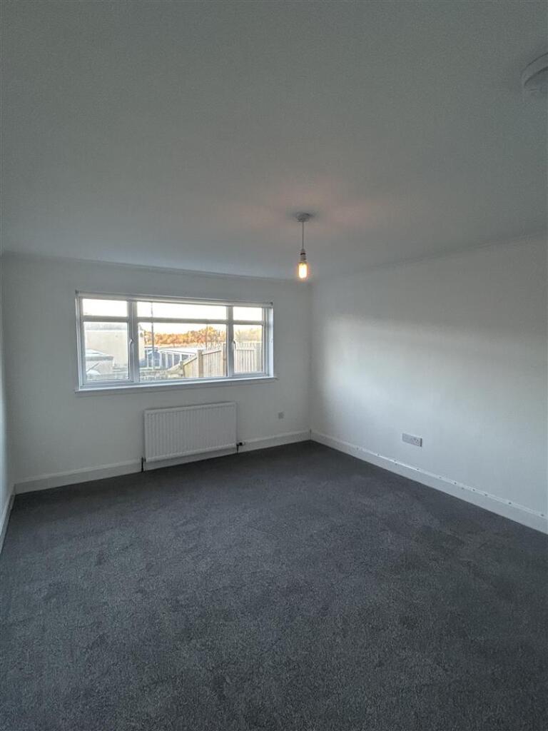 24 Duncan Court Lounge new 2.jpeg