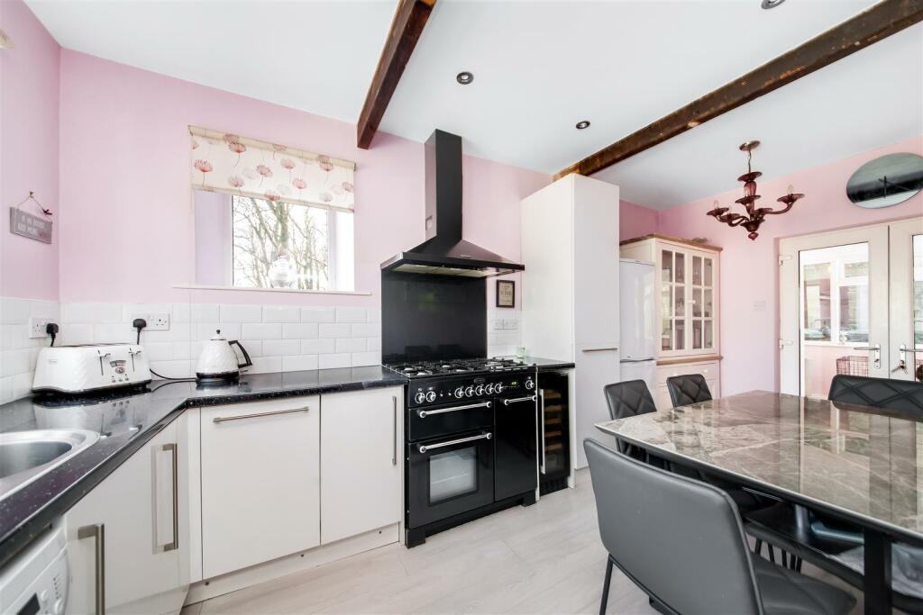 OPEN-PLAN DINING KITCHEN