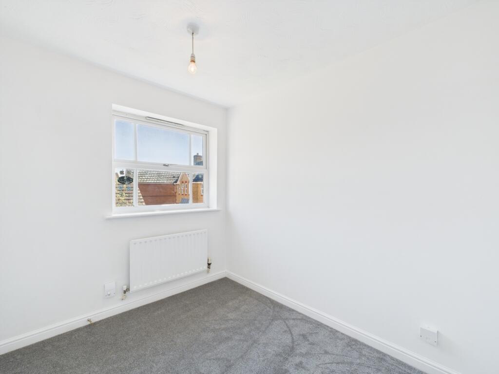 CAM01909G0-PR0306-STILL017