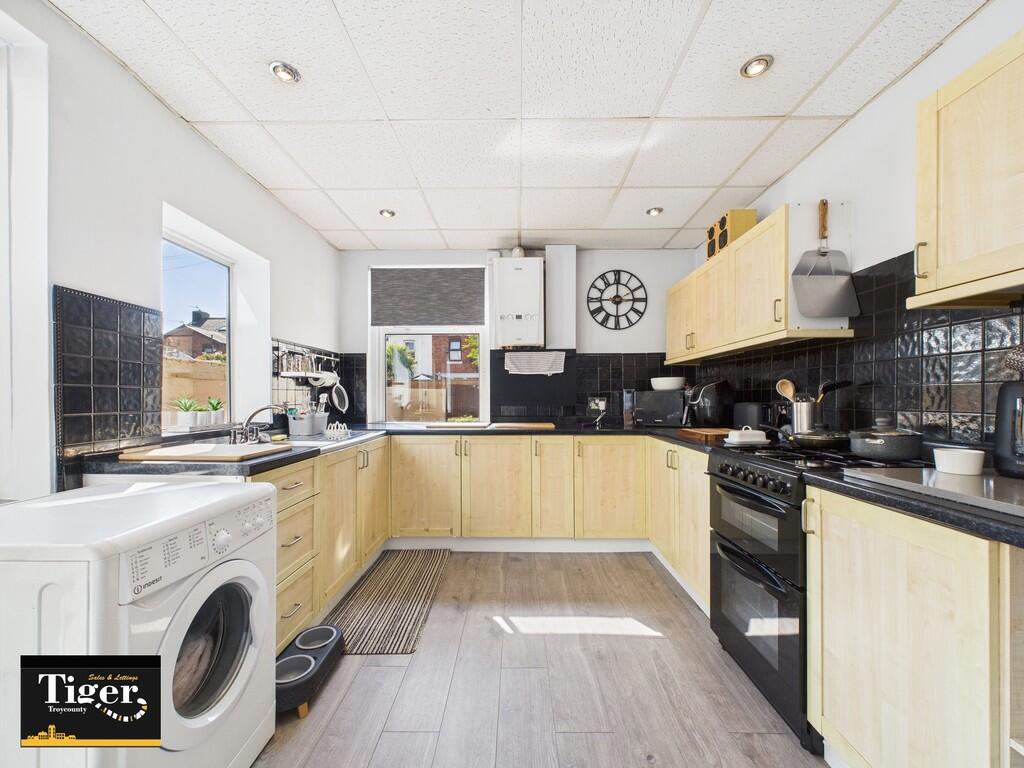 CAM02176G0-PR0561...