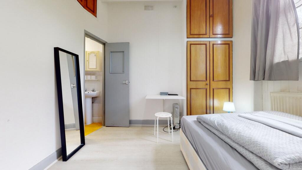 A clean and bright small bathroom area featurin...