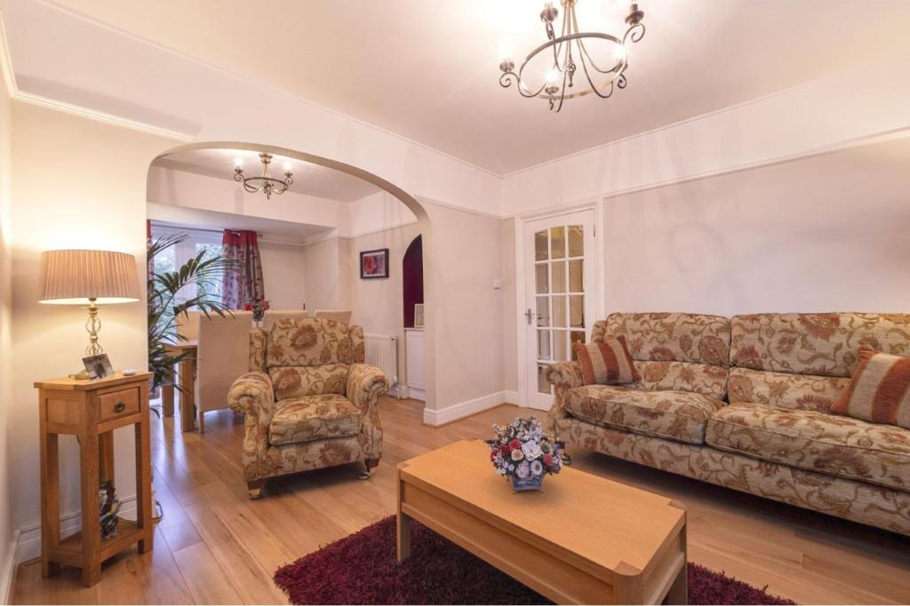 Lounge/Dining Room