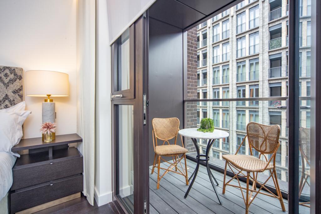 Balcony 2.jpg