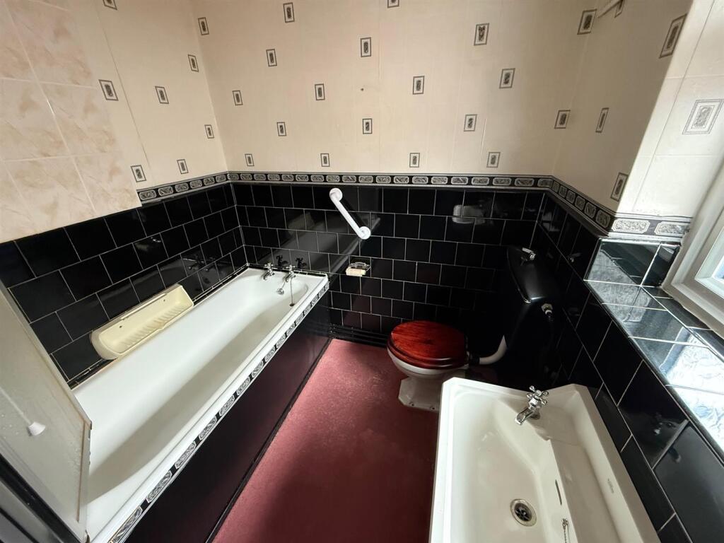 CG59 Bathroom.jpg