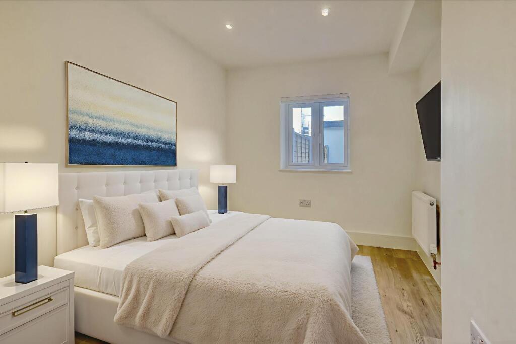 IMG_8822_3-copy-2 - Bedroom - Standard - 1.jpg