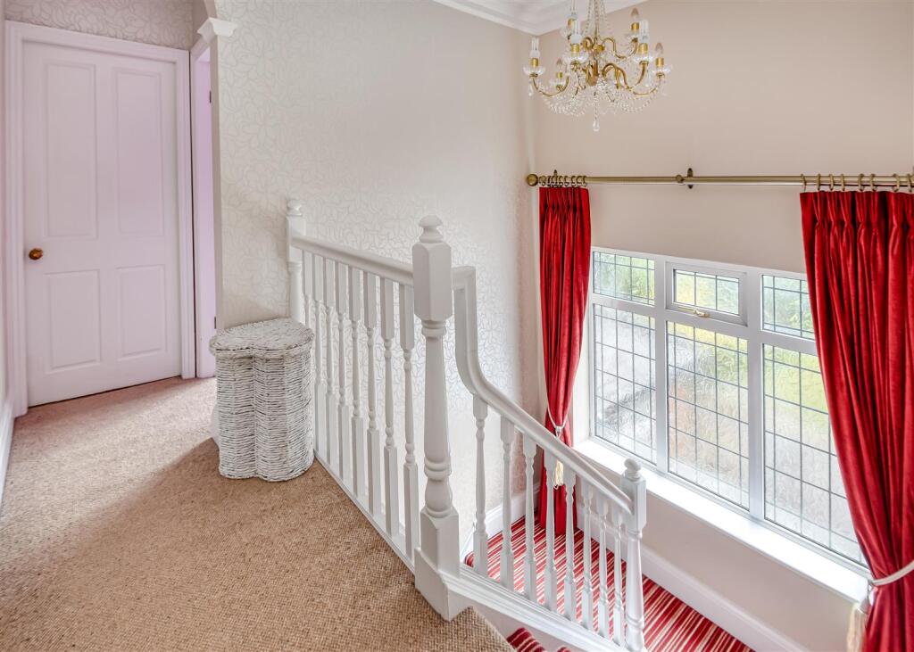 115 Wrottesley Road West-landing.jpg