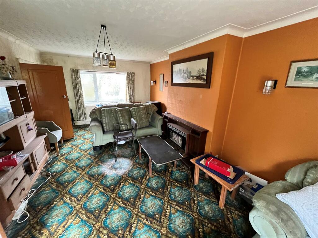 Lounge/Dining Room