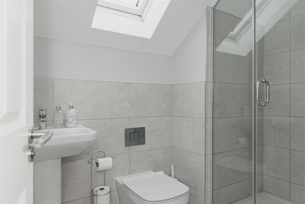 4 Tulyar Mews, Nork Gardens, Banstead (10).jpg