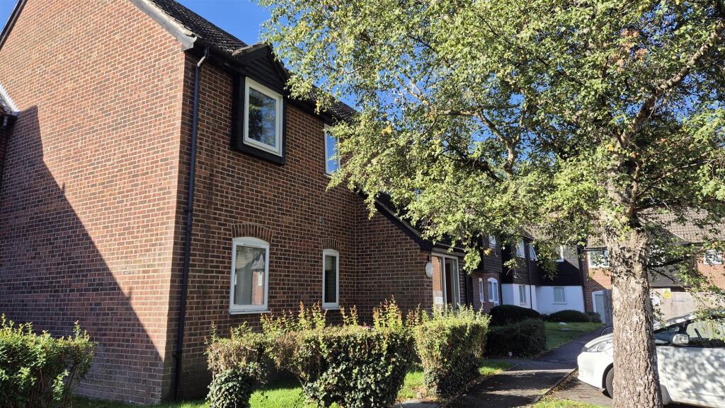 WB Lettings 47 Eeklo Place Newbury RG14 2 bed 1 ba