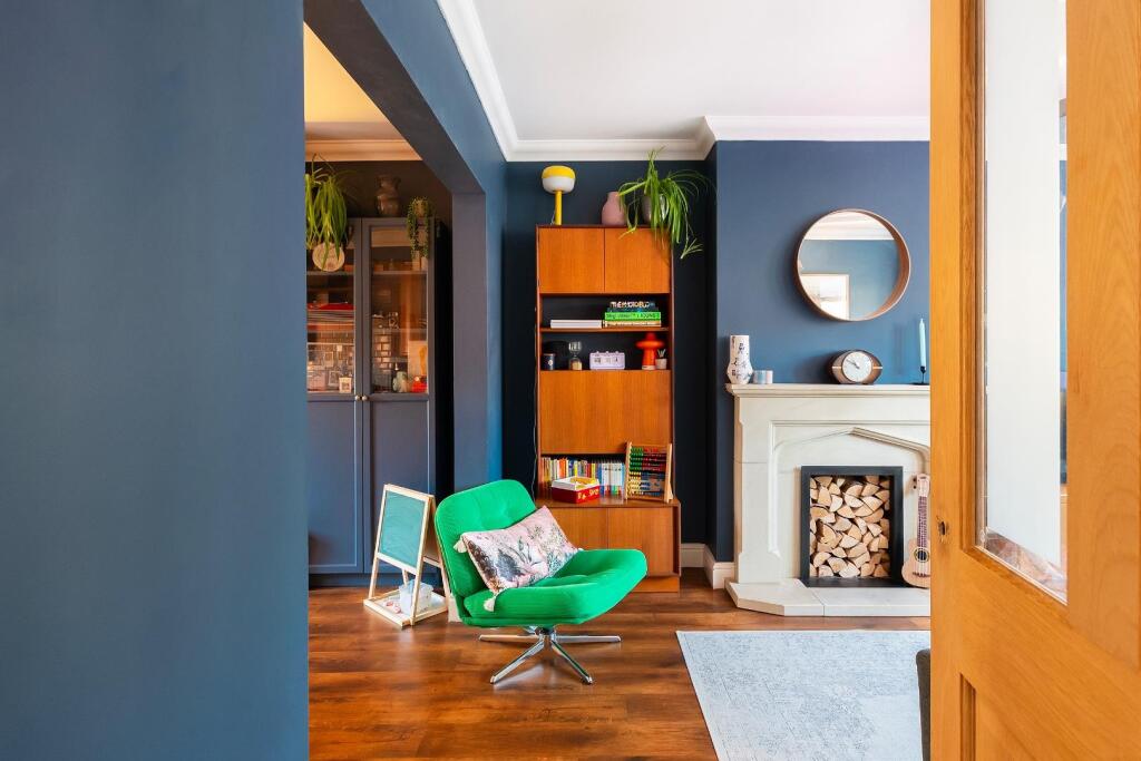 2H0S6HN - Living Room B.jpg