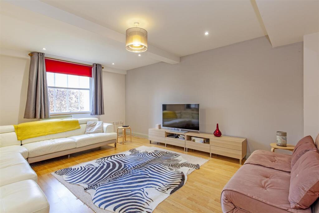 Reception Room-1.jpg