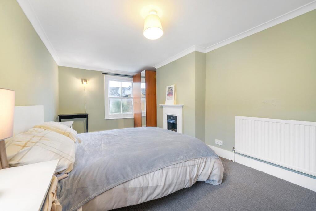 Bedroom 1 (2).jpg