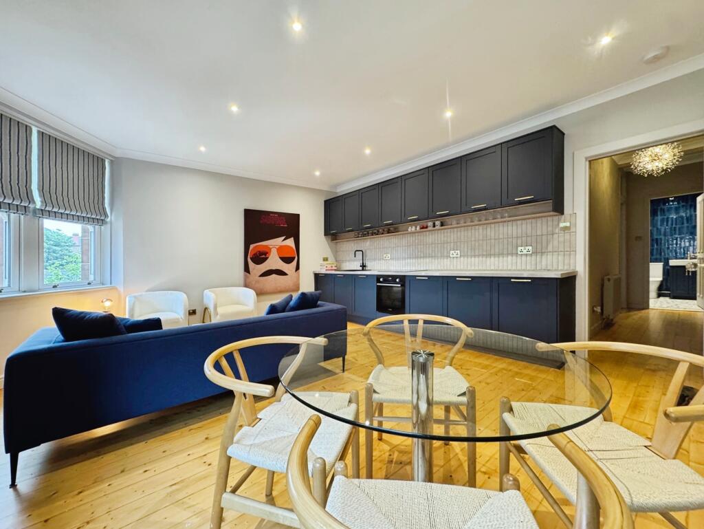 Lounge/Kitchen