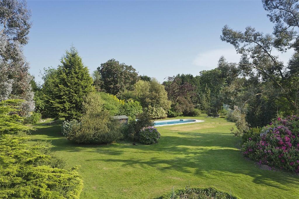 Garden &amp; Pool
