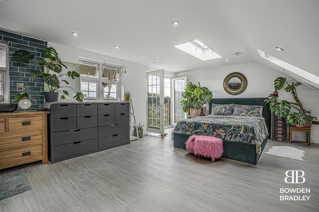 Bedroom/En-suite