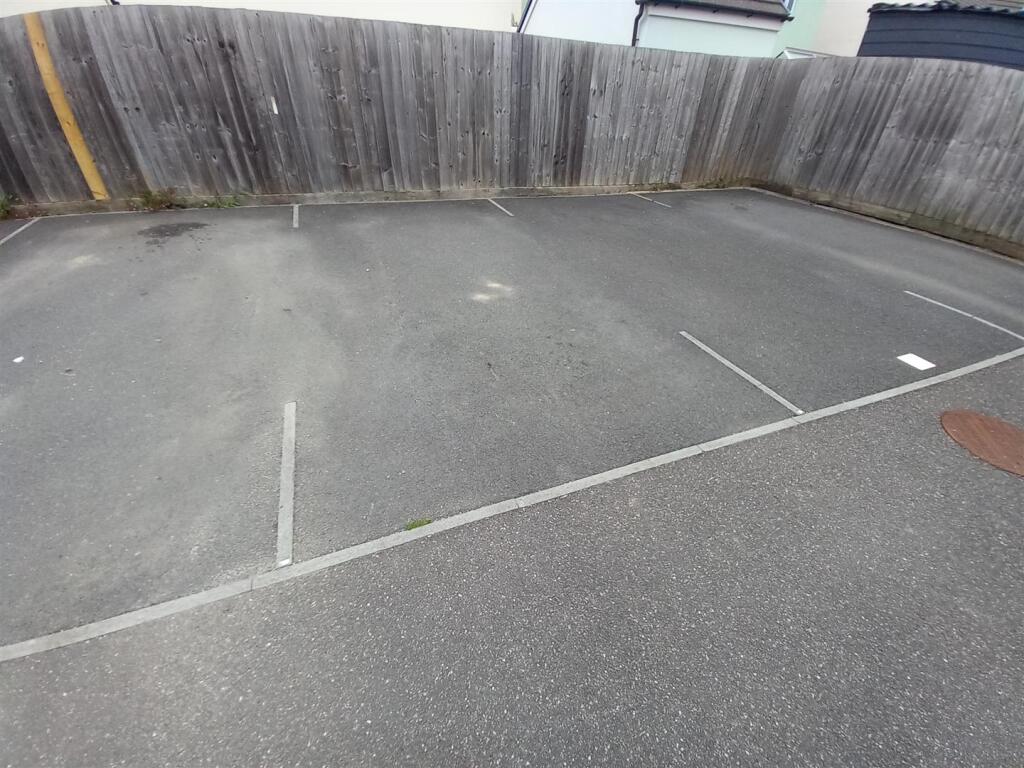 61 Taylor Parking.jpg