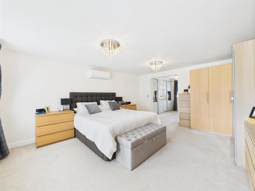 Principal Bedroom Suite