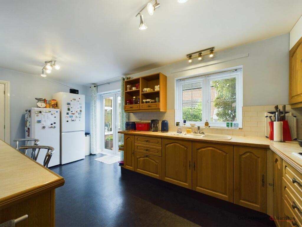 Kitchen/Breakfast Area