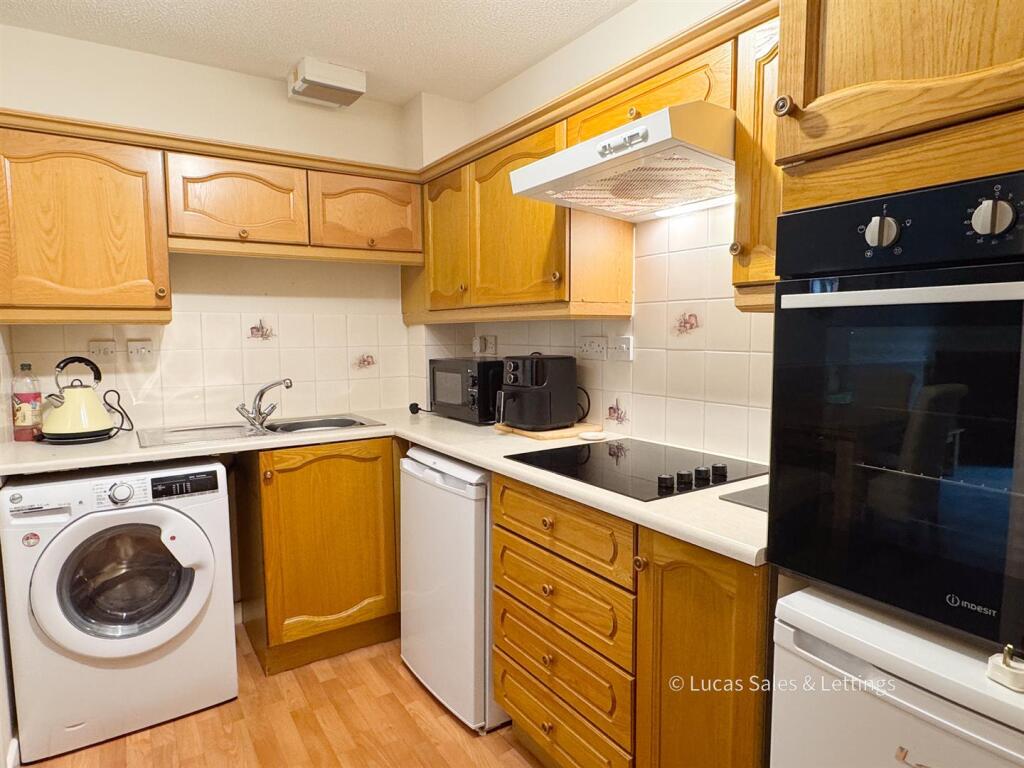 20 Oaktree Ct Kettering-3.jpg