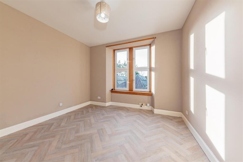 1L 103 Rosebank Street Dundee-8.JPG