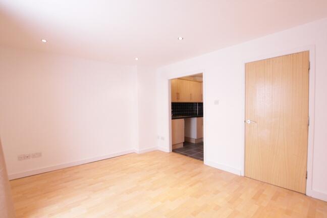 10 turnpike mews liv