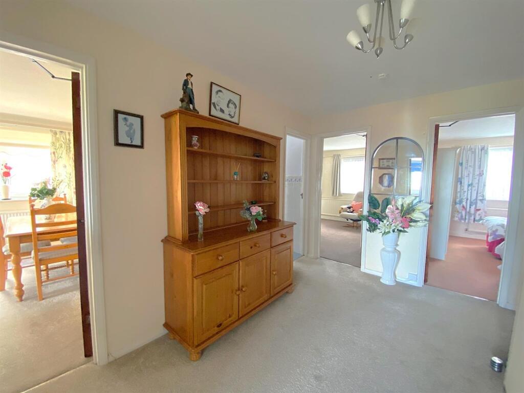 6 Highgrove - Hall2.jpg