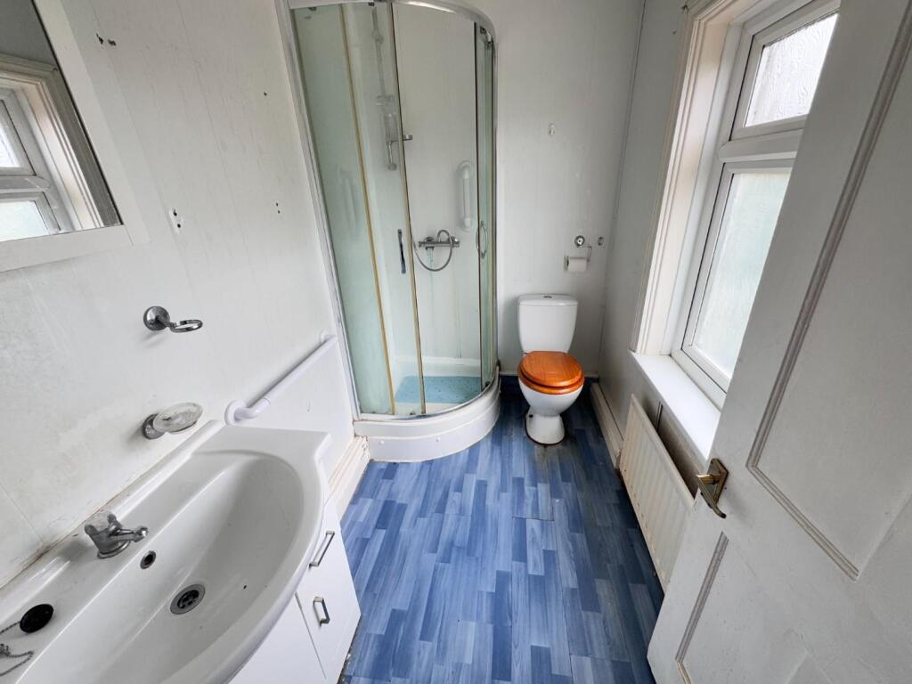 SHOWER ROOM