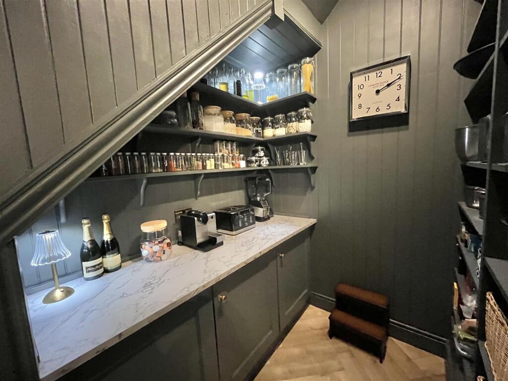 Utility Room &amp; Pantry