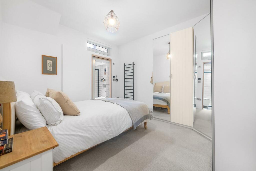 Bedroom (5).jpg