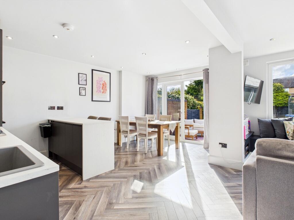 CAM05192G0-PR0024-STILL007