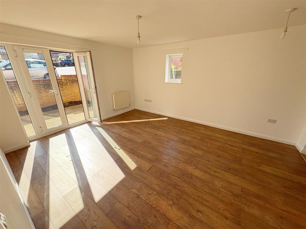 Lounge_Dining room (1).jpg